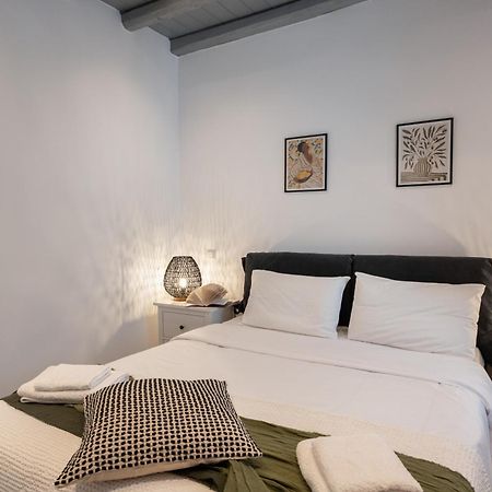 Caper-2 Bedroom Traditional Home With Amazing View Науса Екстер'єр фото